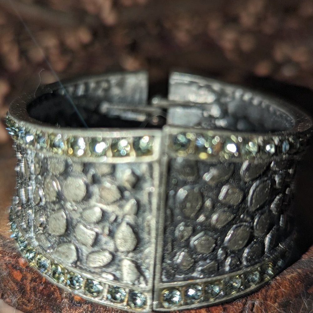 Women's bracelet
